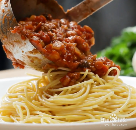 扁豆蘑菇茄酱拌意大利面