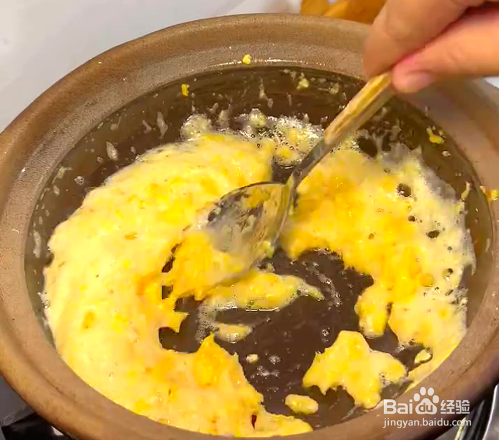 家常菜:香辣鸡翅煲的做法