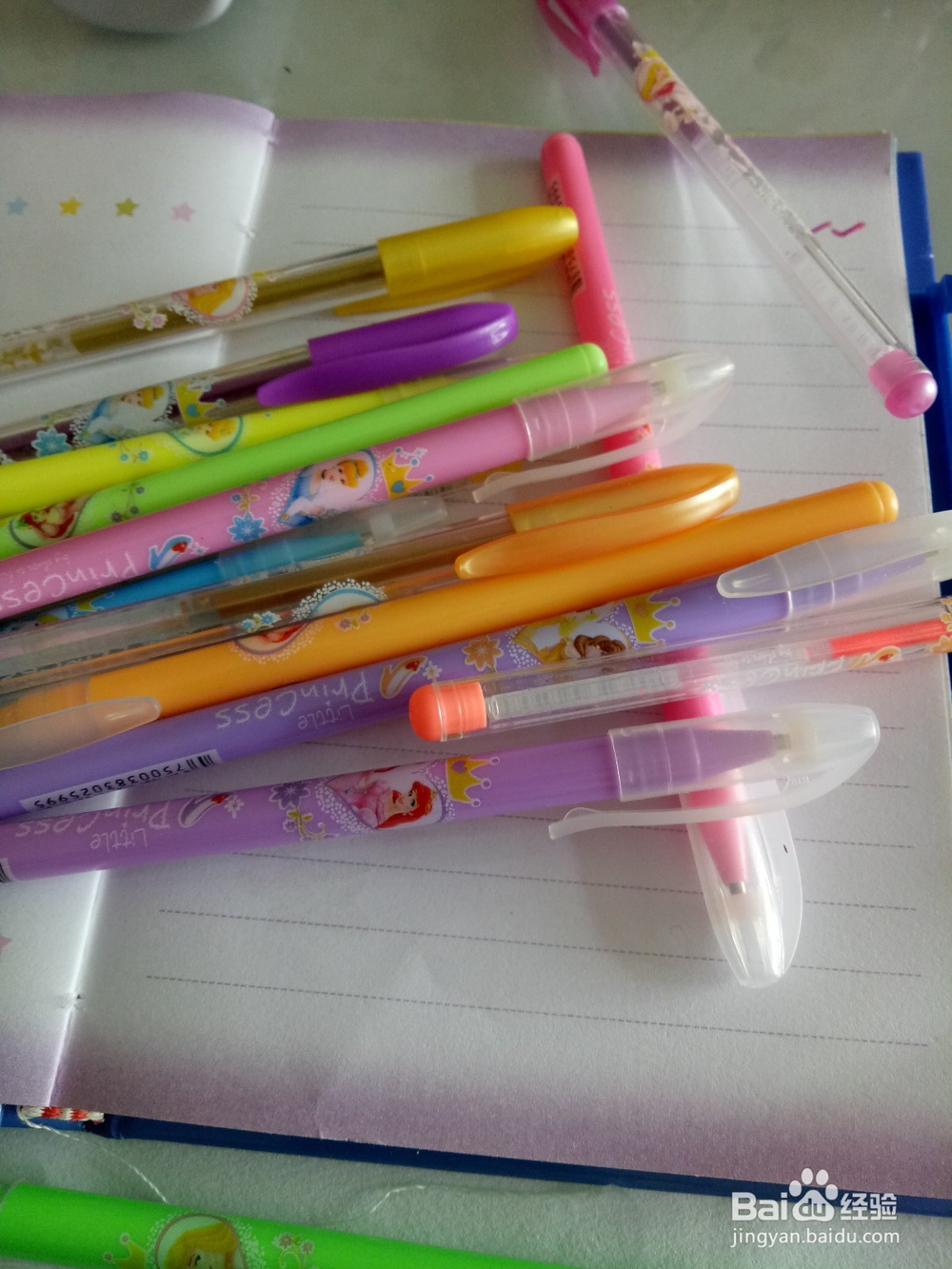 用彩色荧光笔画樱花