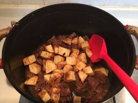 如何做土豆烧牛肉