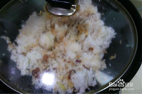 怎样才能做出超好吃的肉末、虾仁、蛋炒酱油饭