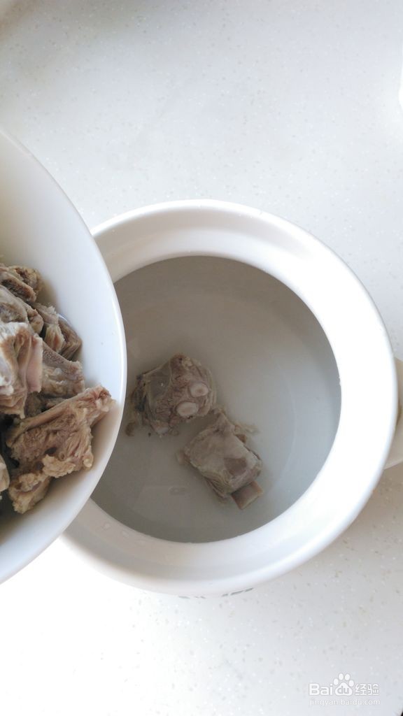 萝卜羊排汤的做法