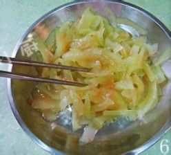 西瓜皮也是美味菜---凉拌西瓜皮(二)