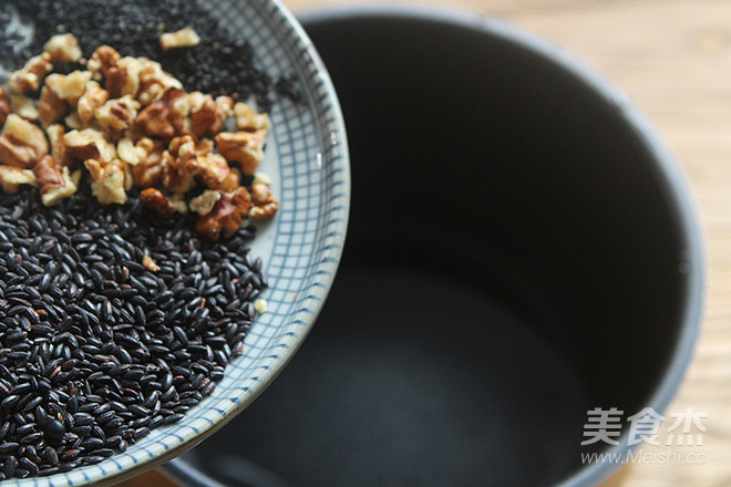 核桃黑豆黑米黑芝麻粥