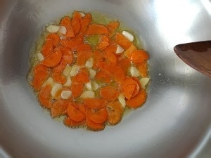 花菜炒肉片【家庭版做法如下】