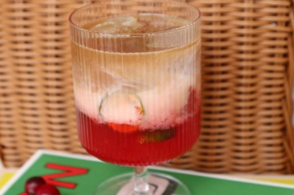 蔓越莓椰奶冰咖啡