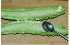 简单几招巧去苦瓜苦味－－苦瓜炒肉片
