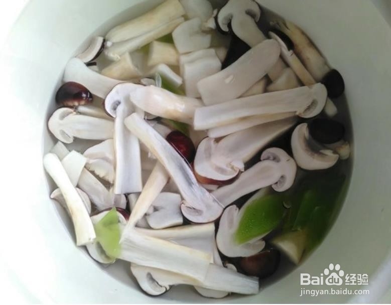 如何制作盖头蘑菇炒肉片
