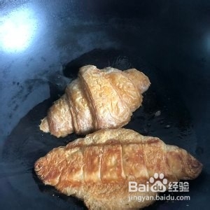 烟熏三文鱼培根本尼迪克蛋，附水波蛋荷兰酱做法