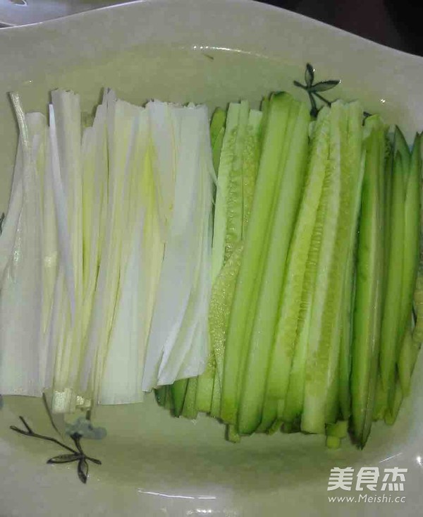 烤鸭腿卷饼的做法