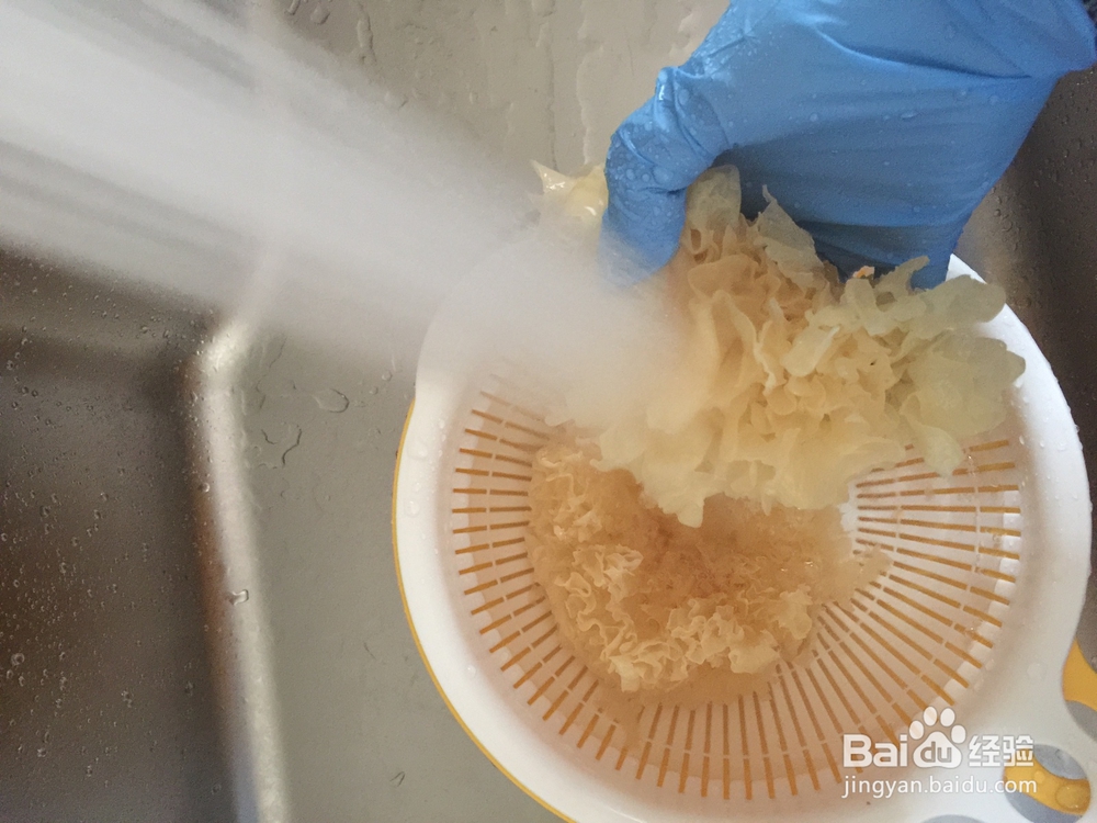 银耳冰糖炖雪梨糖水如何做?