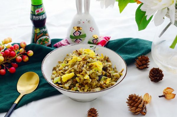 鸡蛋热炒鲜味槐花