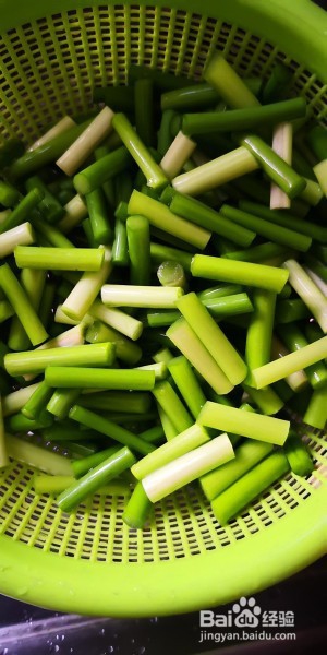 健康养生佳品蒜苔青椒炒肉的做法