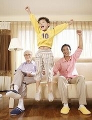 宝宝“人来疯”的原因