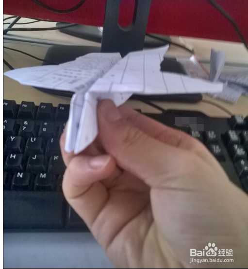 怎样折一个简单的纸飞机