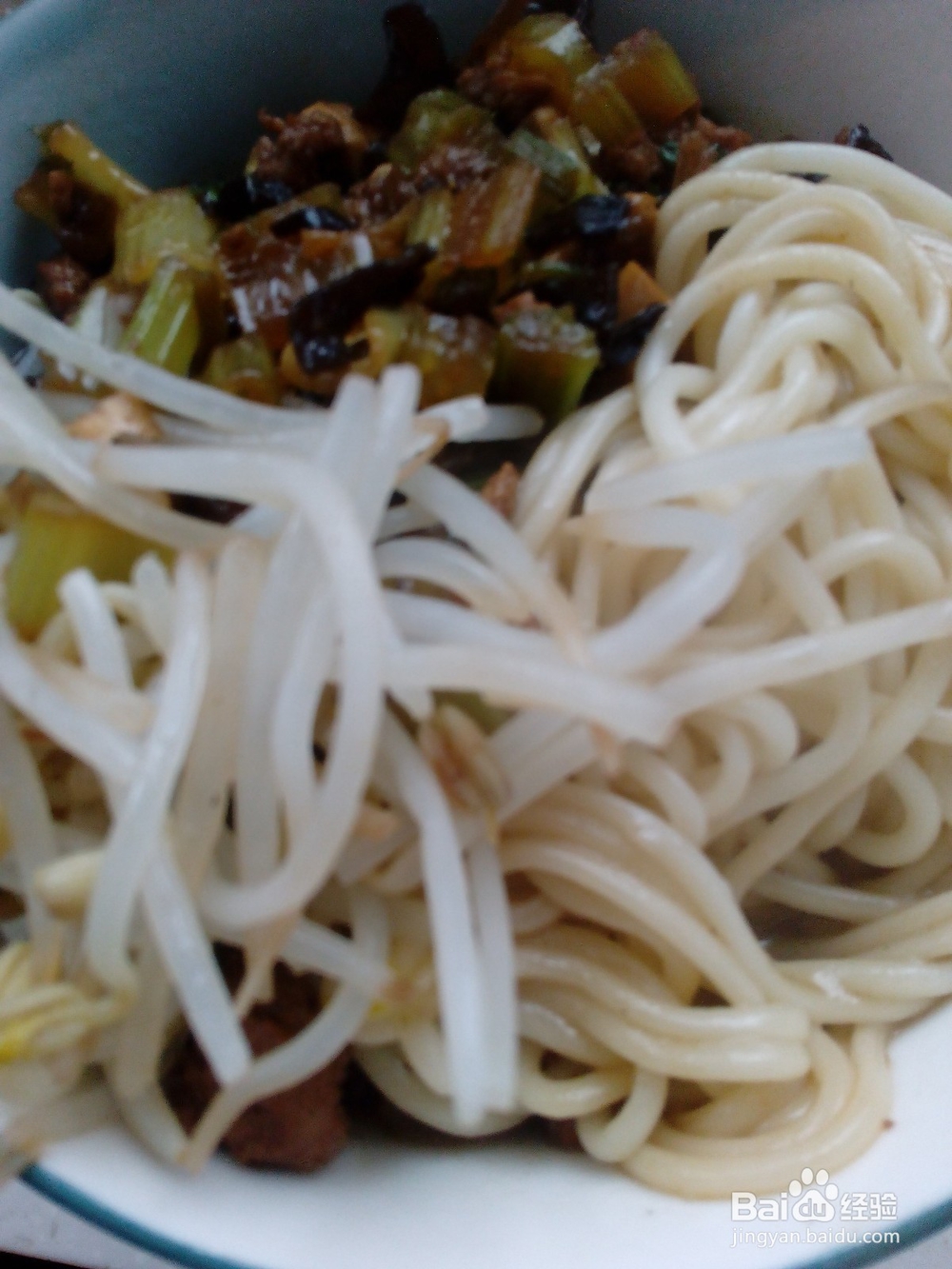 ”芹菜炸酱面