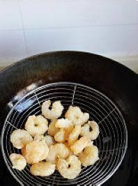 如何做出好吃的凤梨虾球