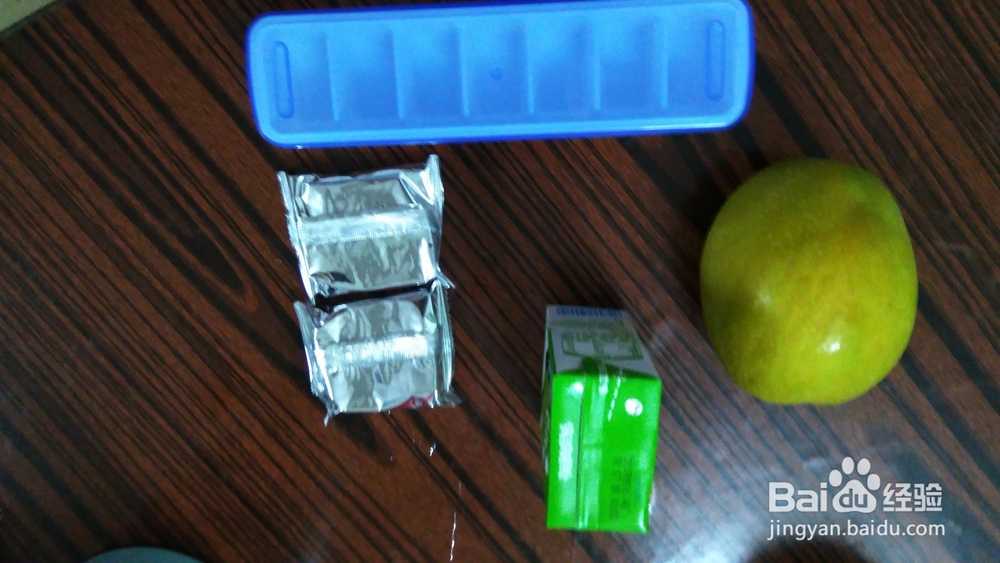 教孩子简单自制芒果冰淇淋