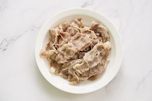 酸汤鲜虾羊肉卷的做法