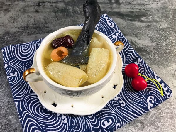 红枣桂圆乌鸡竹荪汤