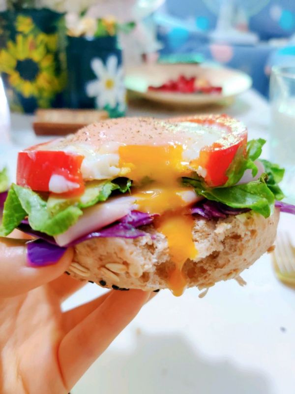 彩椒鸡蛋火腿三明治