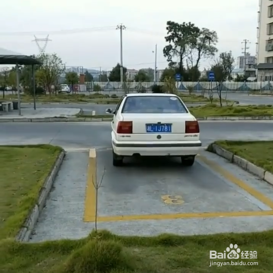 科目二倒车入库小技巧