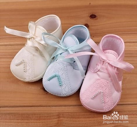 如何给宝宝选够学走路的鞋子