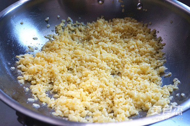 黄金蛋炒饭的做法