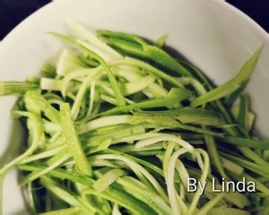 教你怎么做营养美味的西葫芦抱蛋