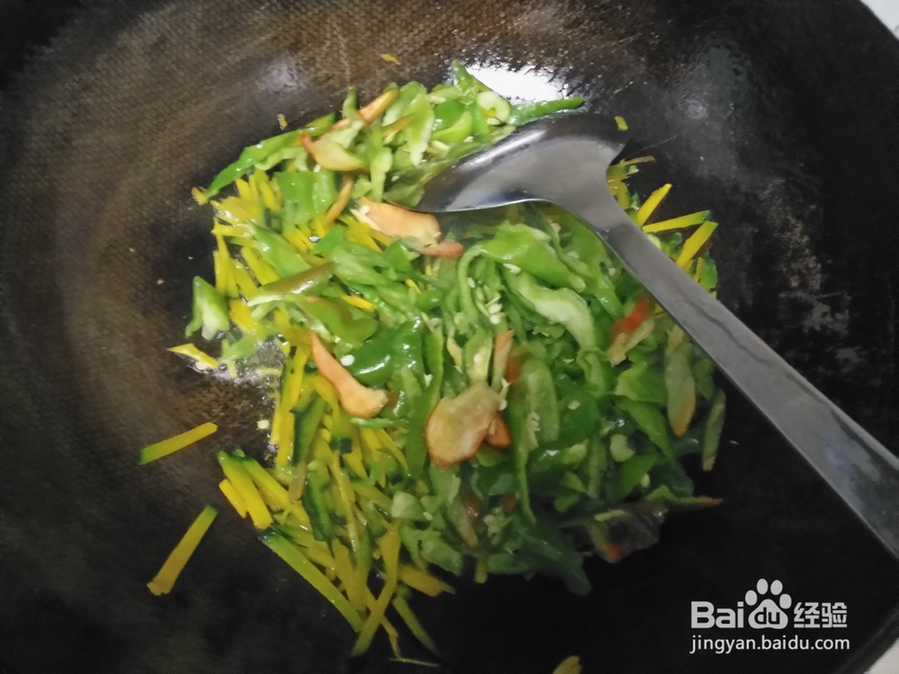 小南瓜丝炒青椒的家常做法