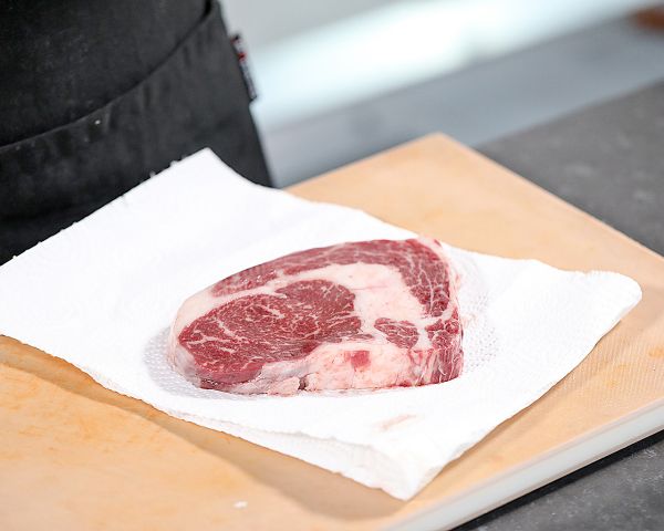 极妙厨房丨香煎牛排