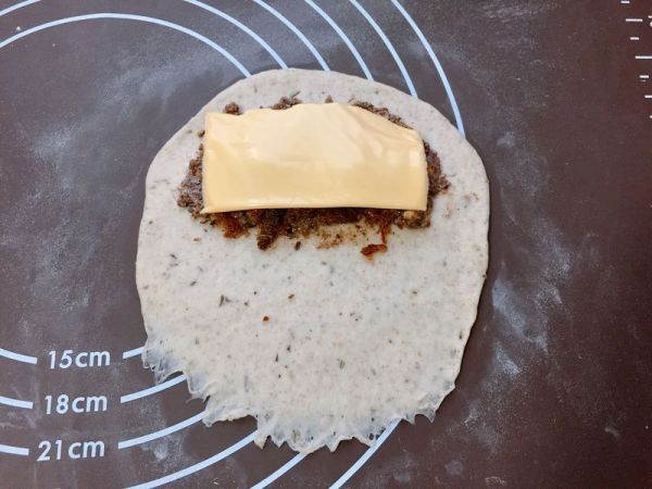 芝芝辣肉松面包