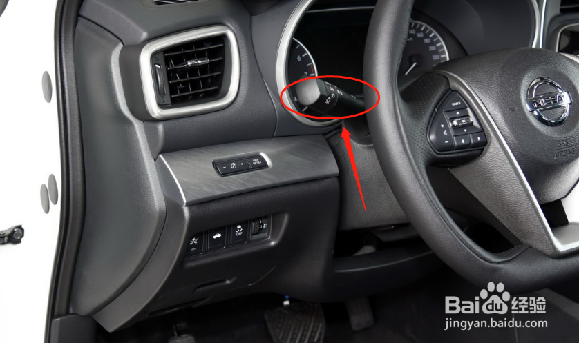 如何调节日产西玛汽车雾灯档位