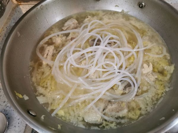 东北酸菜炖排骨