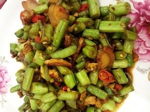 健康养生佳品四季豆炒肉的做法