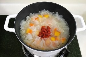 木瓜银耳莲子汤的做法