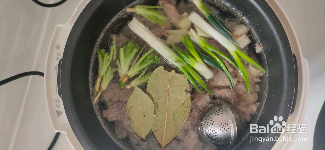 牛腩炖柿子的做法
