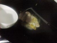 拆鱼煮花生粥的做法