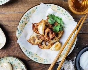 如何制作美味的慢炸藕片