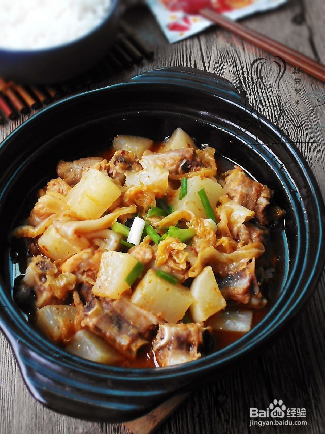 辣白菜炖排骨是怎样制作的