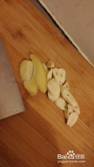 超脆爽美味的荷兰豆炒香肠