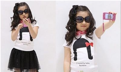 小萝莉巧妙潮搭，成就街头亮眼风景