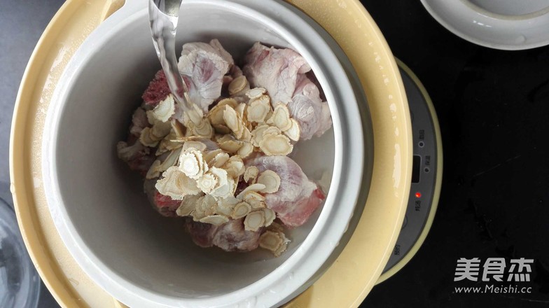 花旗参炖猪骨汤