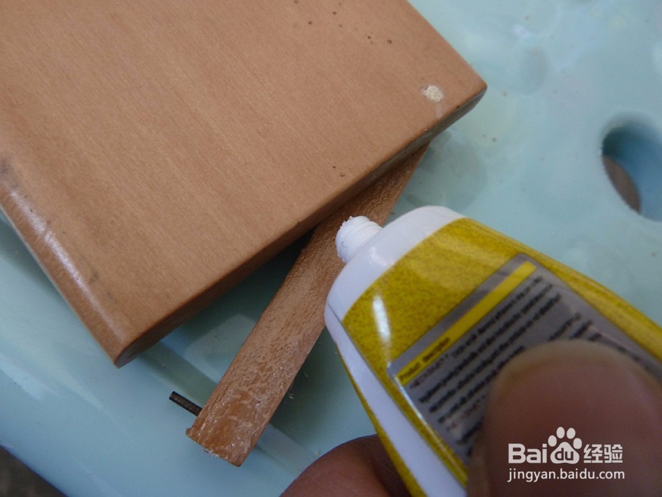 用牙签固定木条的方法