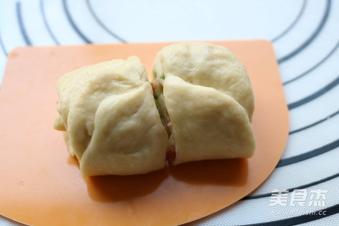 香肠玫瑰花沙拉面包