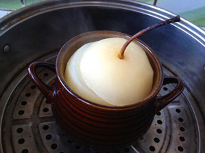 川贝炖雪梨要放水吗