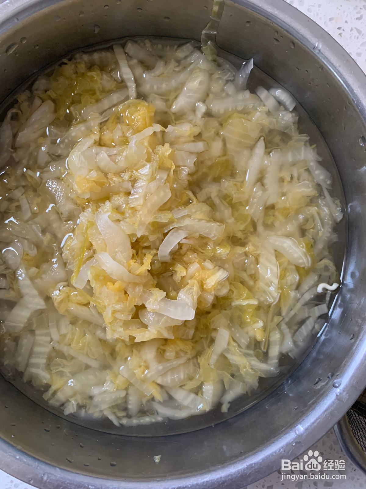 猪骨头烩酸菜的做法