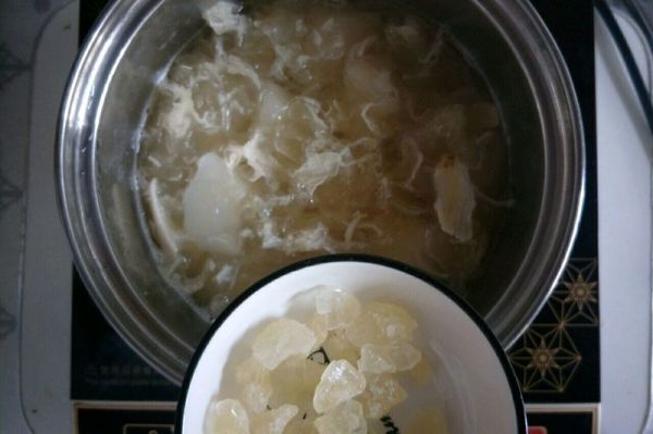 秋梨百合银耳羹