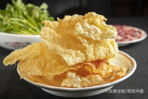 油炸馄饨皮 馄饨皮油炸松脆,沾番茄沙司当零食吃.