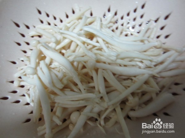 【海鲜菇小炒肉】简单做法